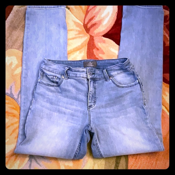 Chico’s Denim Jeans in So Lifting Design - Picture 2 of 5